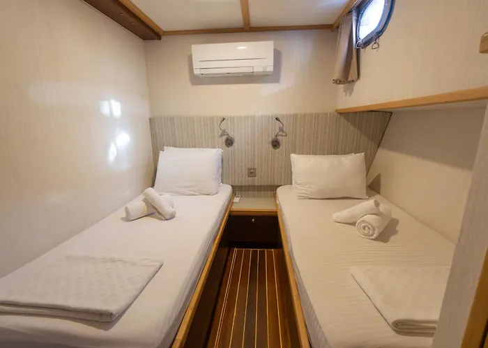 Life Is Life Bateau-hôtel *